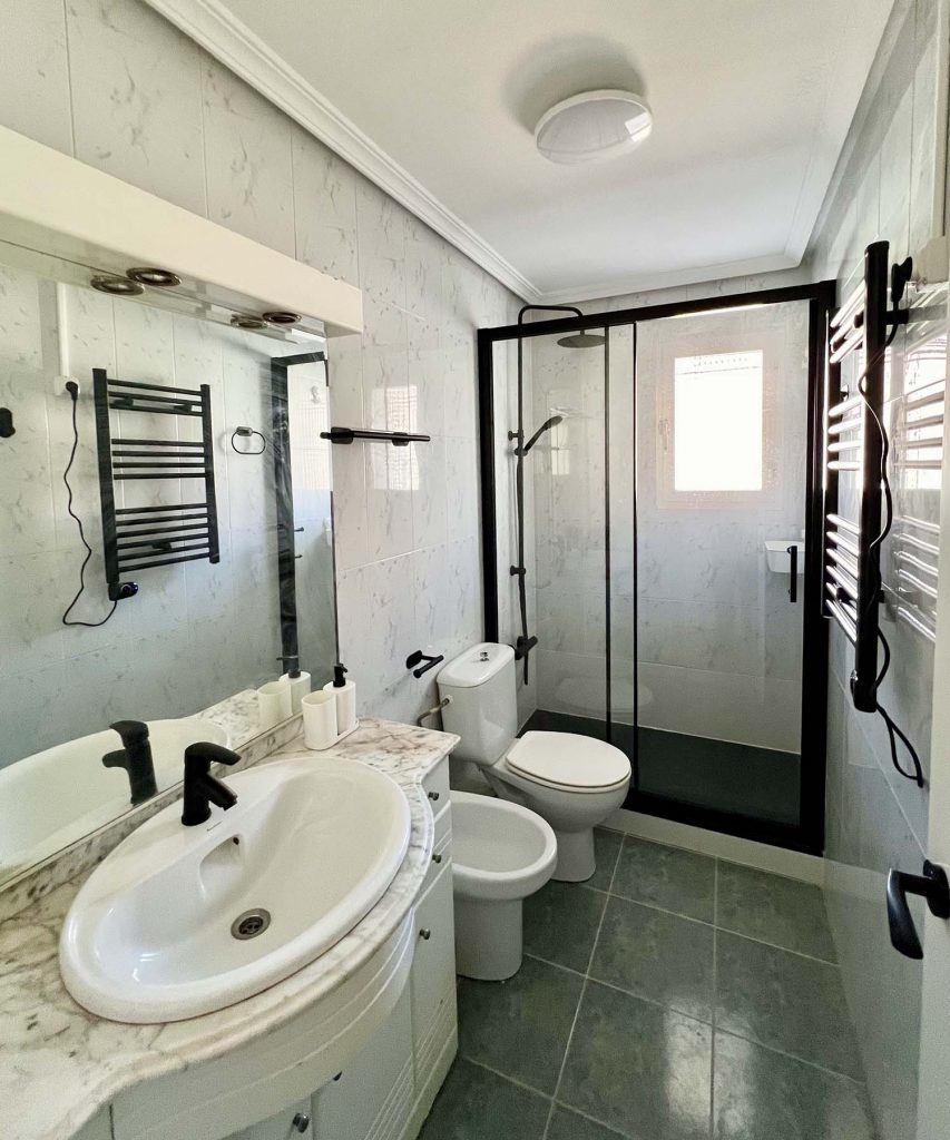 Baño Inversión en Finca en Alcorcón por Habitaciones ClickProp